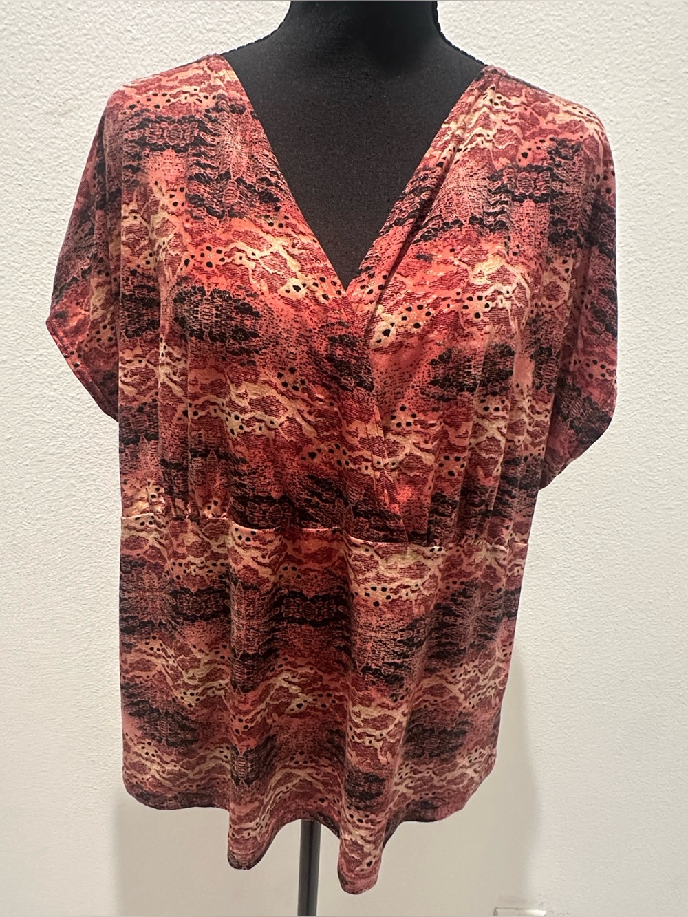 No Boundaries Rust Multi V-Neck Short Sleeve Blouse